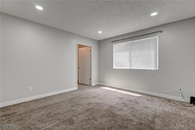 Foto del edificio - 7905 Idledale Ct