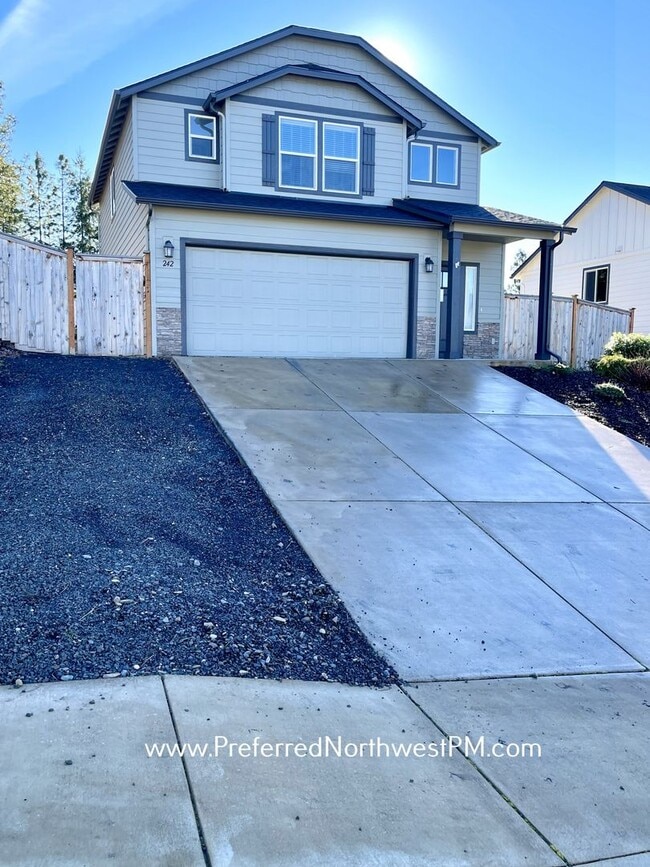 Building Photo - 242 Rockcrest Dr