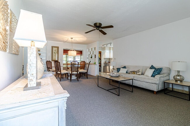 Foto del edificio - 1300 SE 7th Ct