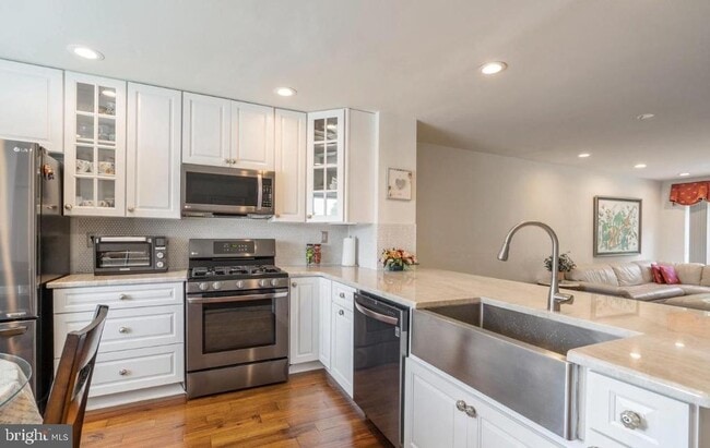 Building Photo - 2074 Yorktown S