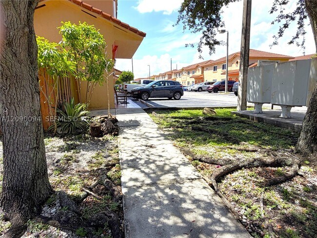 Foto del edificio - 17302 NW 74th Ave