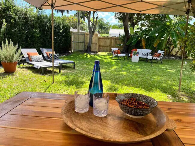 outside area - 1406 Coolidge St