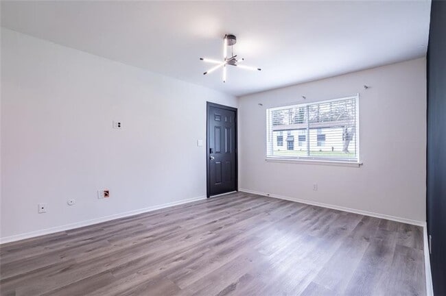 Building Photo - 740 Mozley Dr SE