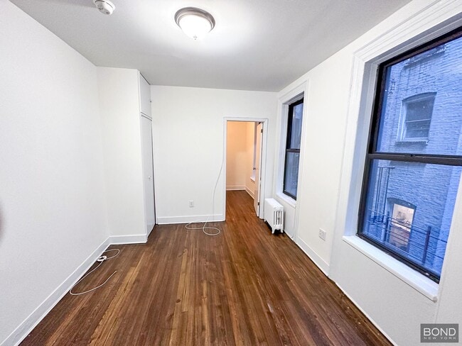 Building Photo - 1427 York Ave