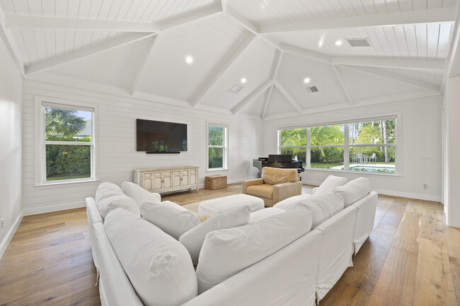 Foto del edificio - 5561 Hibiscus Rd