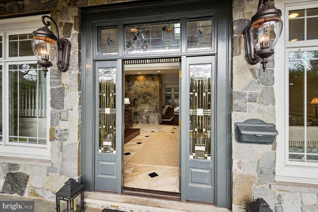Foto del edificio - 5823 Goldsboro Rd