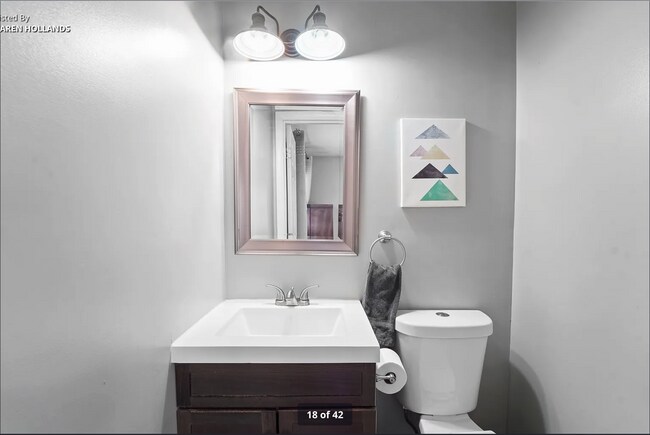 Foto del edificio - Spacious Ranch Style House | Renovated and Modern | Big Backyard