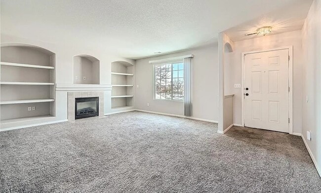 Building Photo - Townhouse Eller Grove