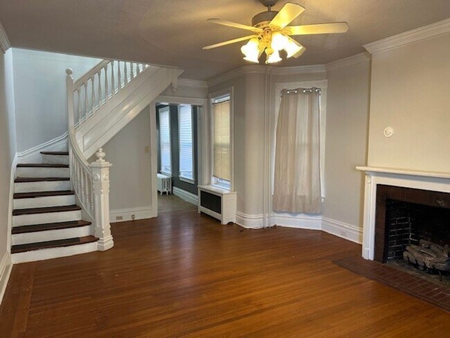 Foto del edificio - Welcome to this 3 Story 1 Bedroom 2 Bonus ...
