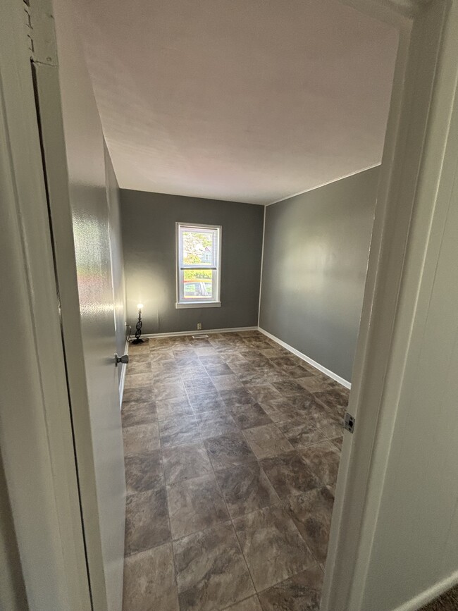 Small second bedroom - 864 Harlan St