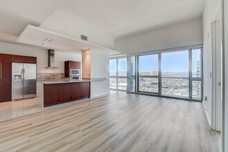 Building Photo - 4471 Dean Martin Dr