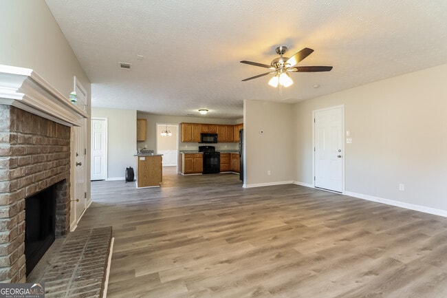 Building Photo - 400 Trinity Tr
