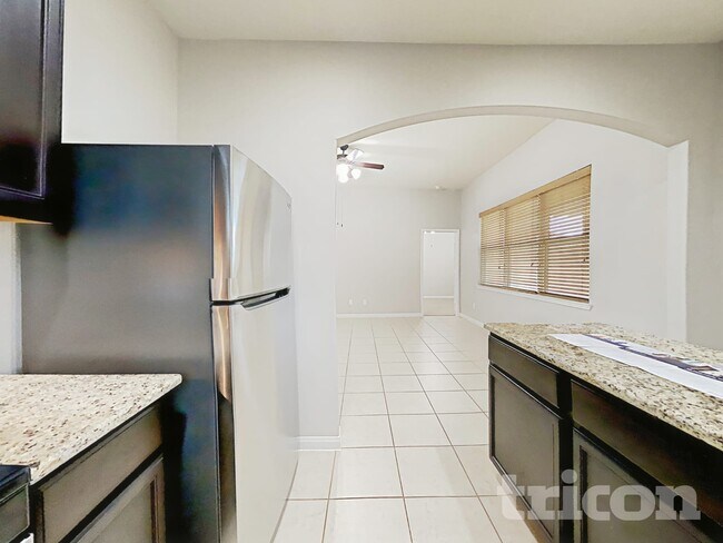 Foto del edificio - 7611 Daisy Port Ln