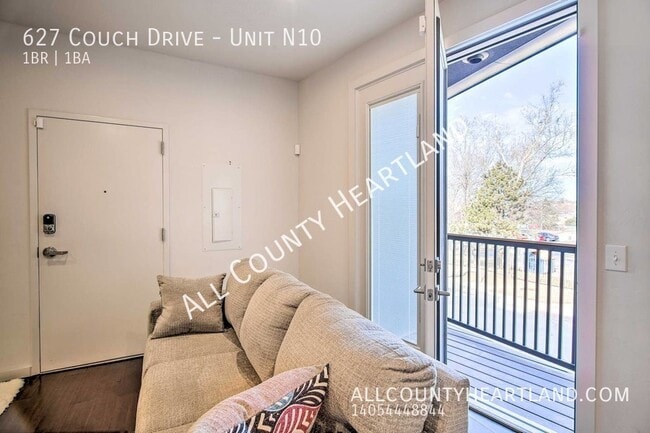 Building Photo - 627 Couch Dr