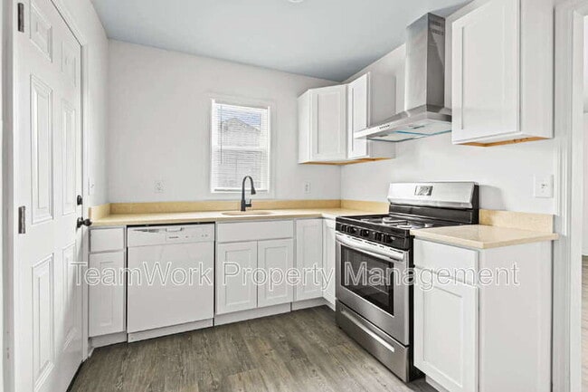 Building Photo - 3012 Azalea Dr