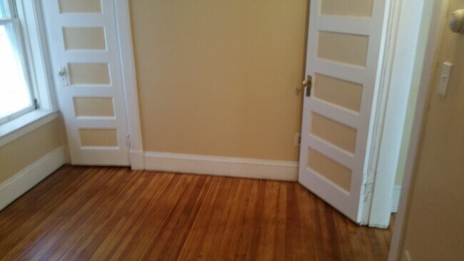 Foto del edificio - 315 McClellan St