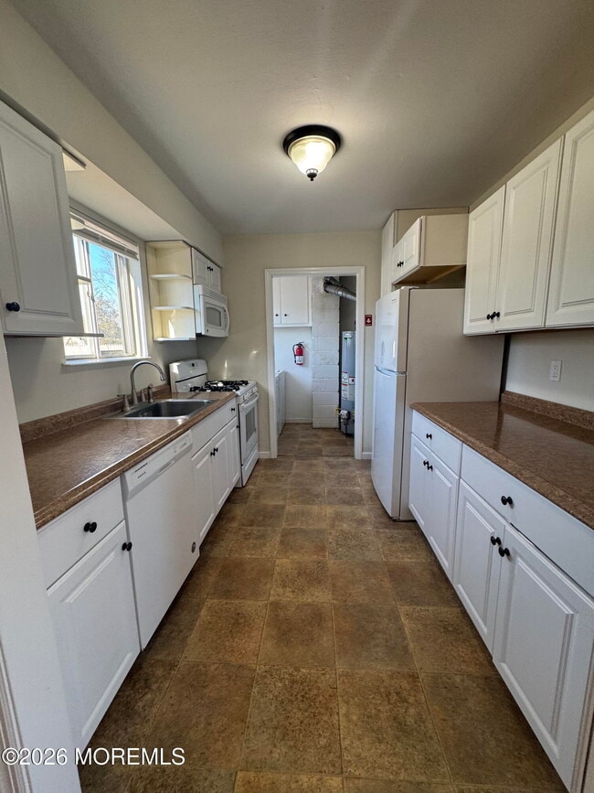 Building Photo - 8 View Dr