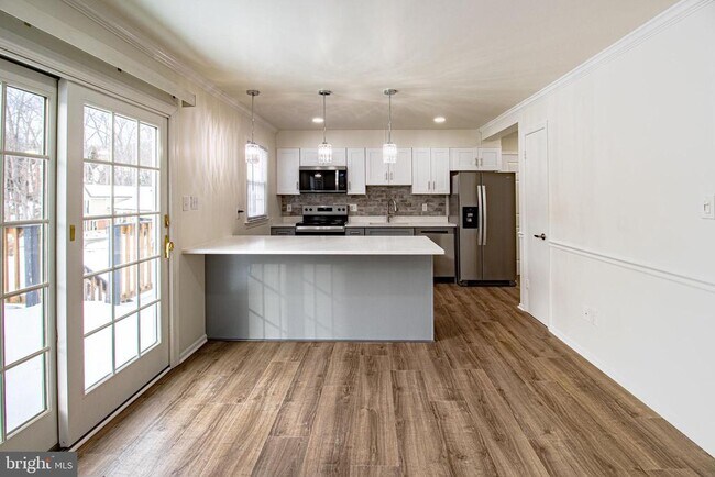 Foto del edificio - 7885 Godolphin Dr