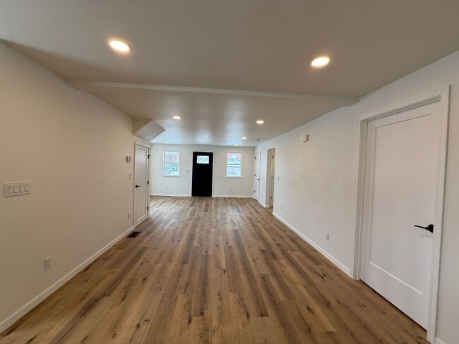 Foto del edificio - All new 3 bed / 2 bath home in wonderful West Salem neighborhood with garage!