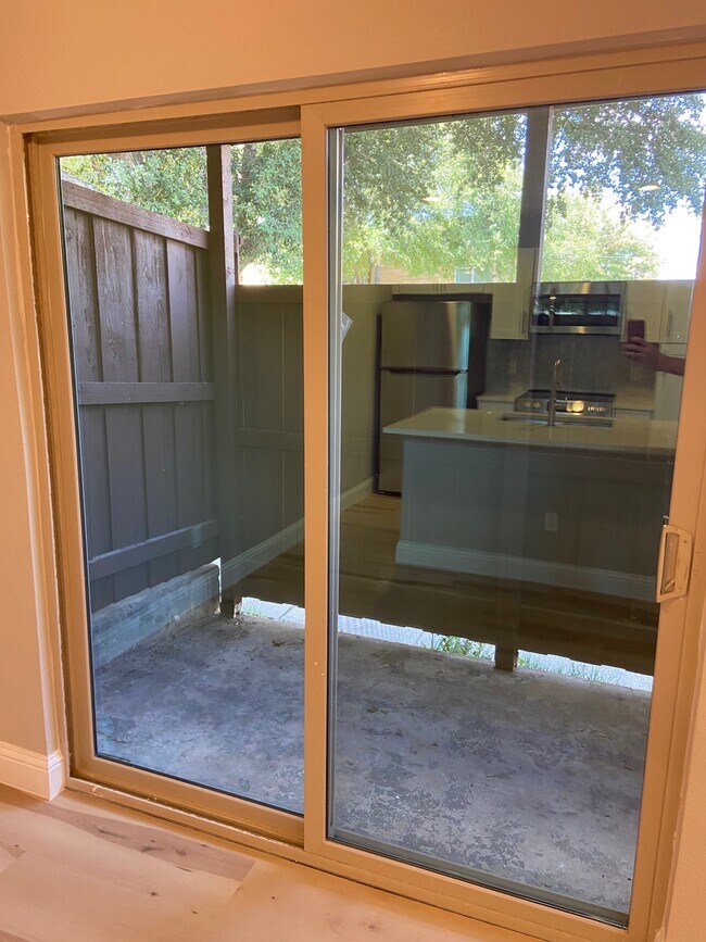 Building Photo - 5826 Sandhurst Ln