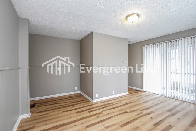 Foto del edificio - 615 S Green St