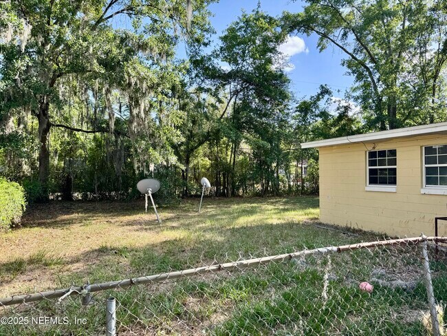 Building Photo - 7054 Red Robin Dr