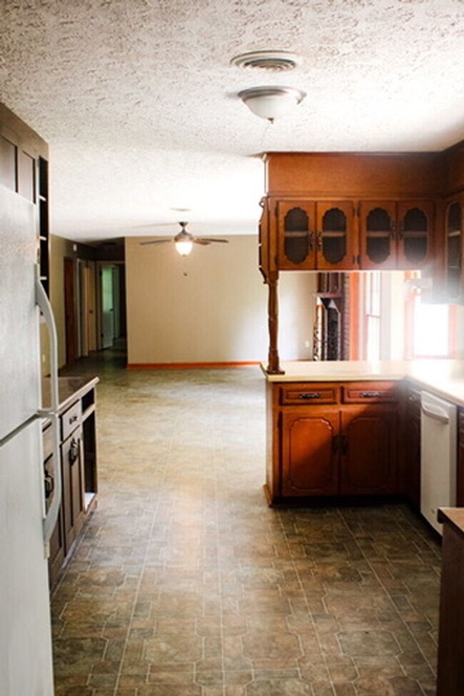 Foto del edificio - 2232 Websters Chapel Rd