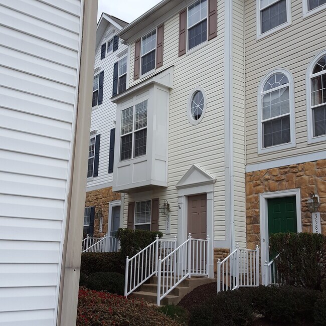 Front view - 3587 Sherbrooke Cir
