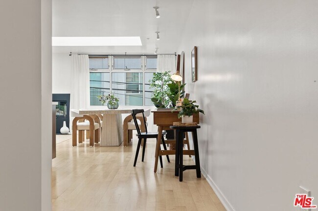 Foto del edificio - 5806 Waring Ave