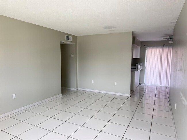 Foto del edificio - 5317 Curry Ford Rd