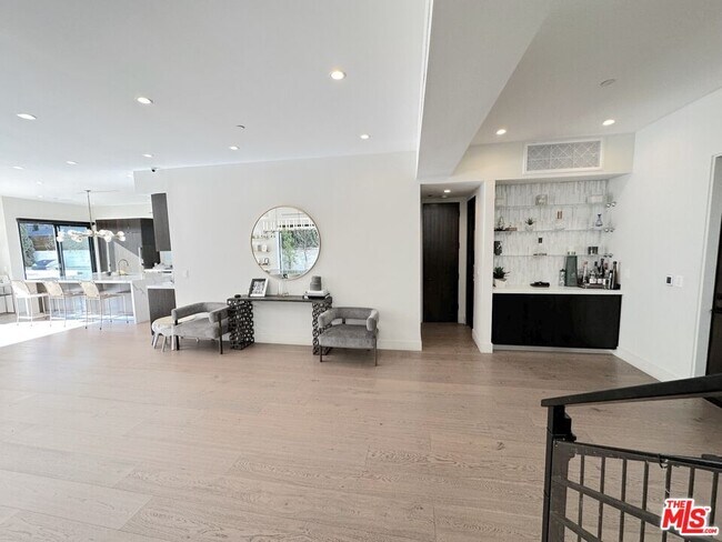 Building Photo - 2223 Glendon Ave