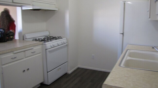 Foto del edificio - Rosedale Hwy Duplex