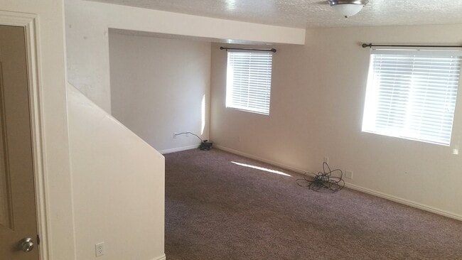 Building Photo - 136 W 700 N