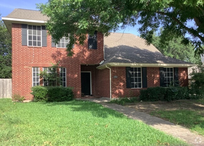 Building Photo - 2208 Ridgewood Dr
