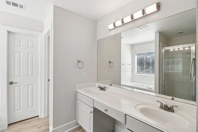 Foto del edificio - 23607 Silver Creek