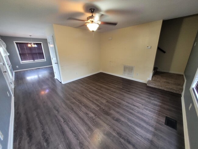 Building Photo - 420 Piney Dr