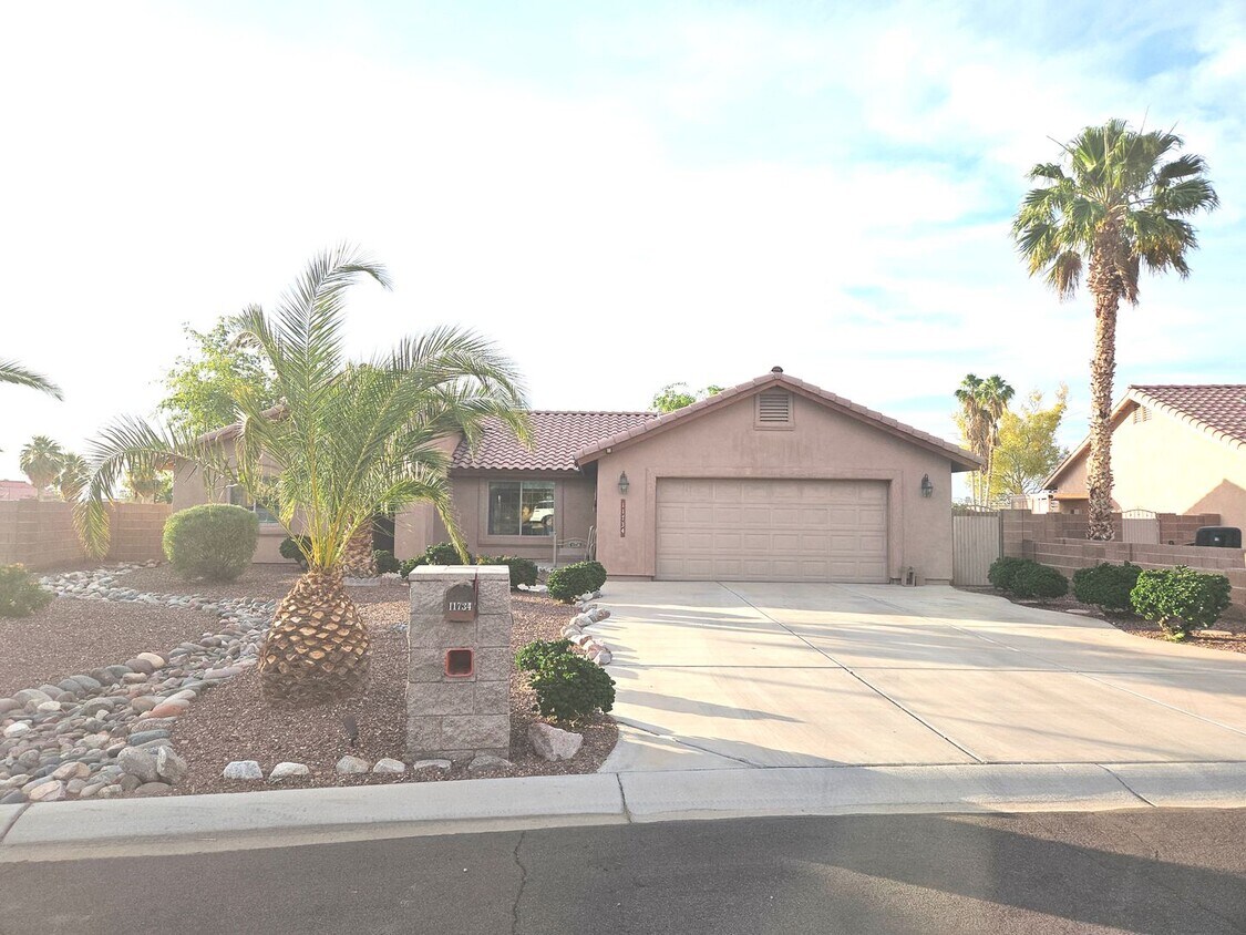 Primary Photo - Golf course home for rent