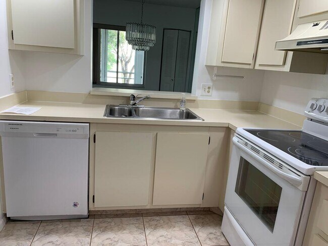 Building Photo - 3178 Via Poinciana