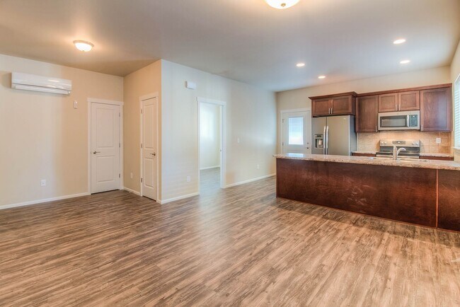 Foto del edificio - 2414 Woolsey Rd
