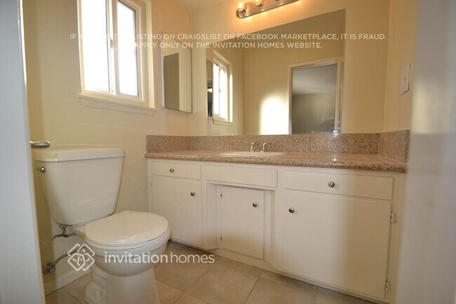 Foto del edificio - 957 N Primrose Ave