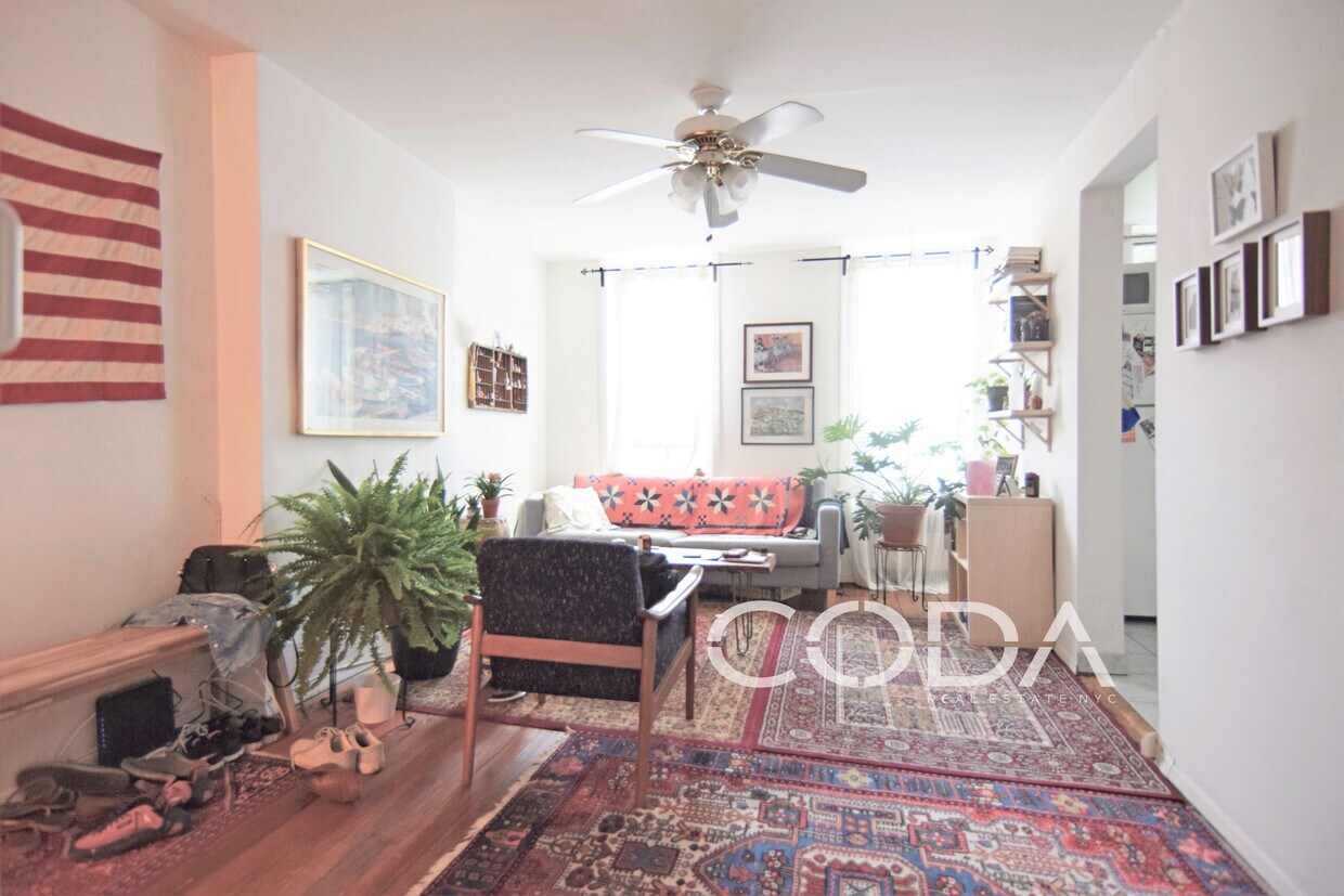 Primary Photo - 1672 Gates Ave