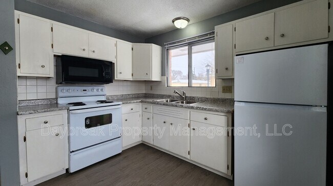 Foto del edificio - 32 10th Ave N