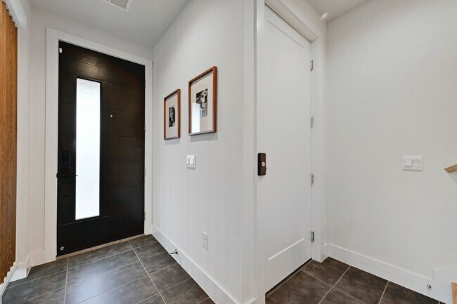Building Photo - 4400 Authentic Dr