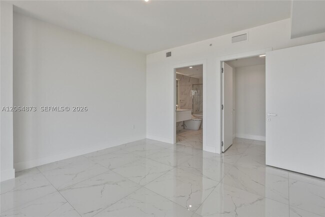 Building Photo - 1170 Hallandale Ave