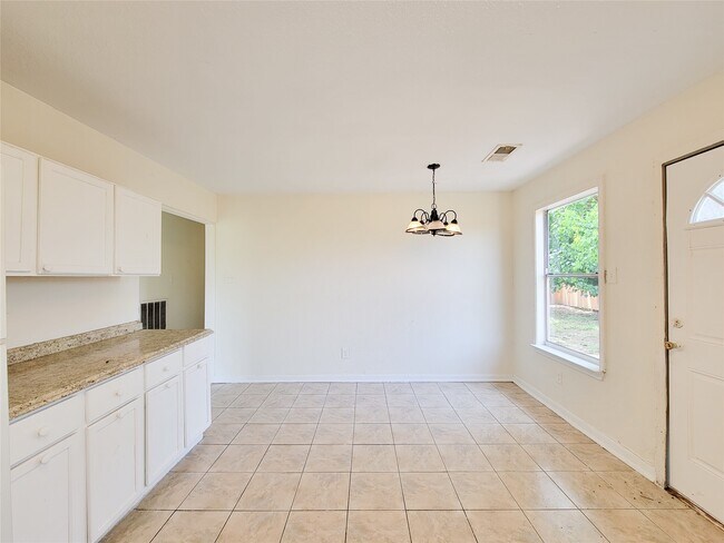 Foto del edificio - 3307 Pine Dust Ln