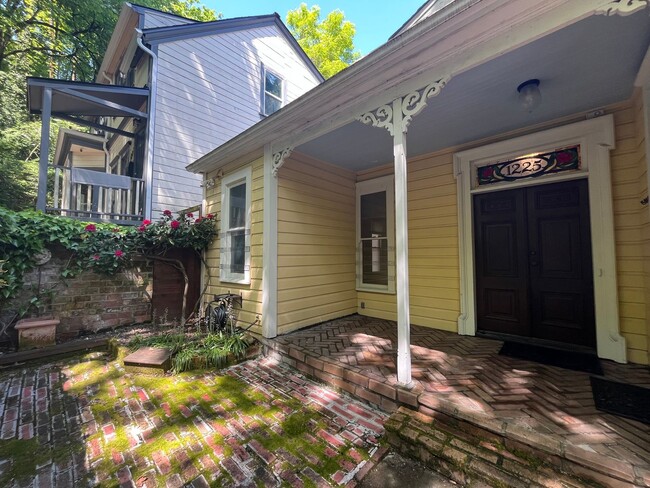 Foto del edificio - Charming 3 Bed 3.5 Bath home in Southwest ...