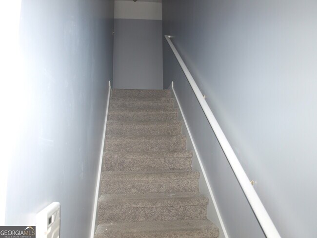 Building Photo - 3756 Rock Hollow Ct