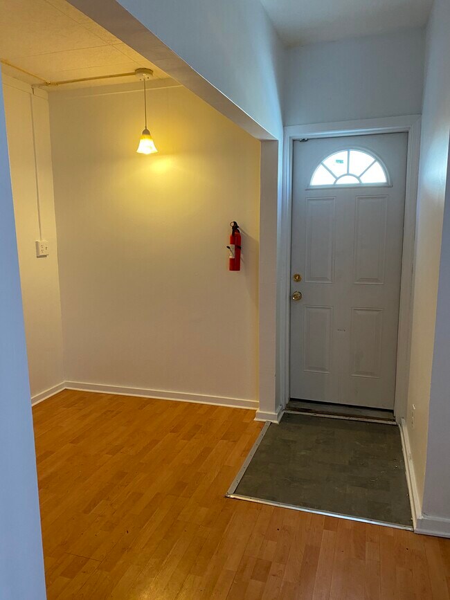 Building Photo - 1645 Hertel Ave