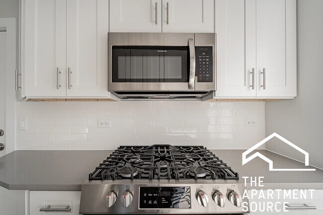 Foto del edificio - 4454 W Diversey Ave
