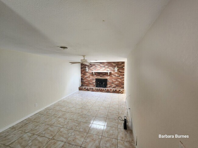 Building Photo - 3 bedroom 2 bath pool home